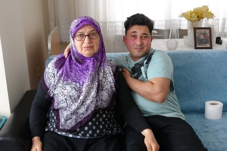 67 yaşındaki kadının engelli oğlu ile hayat kavgası hayran bırakıyor
