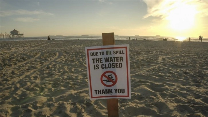 ABD'de natürel yaşamı zılgıt fail petrol sızıntısı dolayısıyla lodosluk California sahilleri kapatıldı