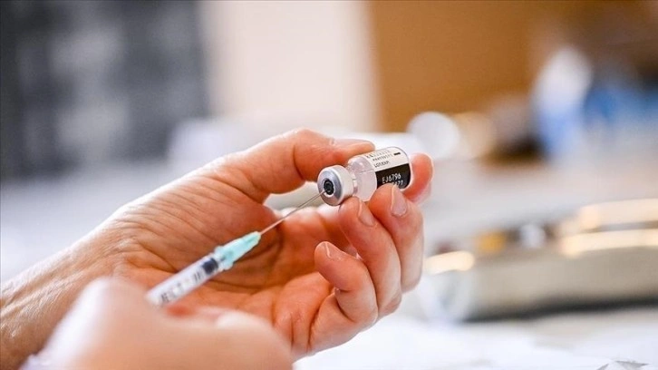 AB'de Pfizer-BioNTech'in varyantlara ahenkli aşısının kuvvetlendirme dozu referans edildi