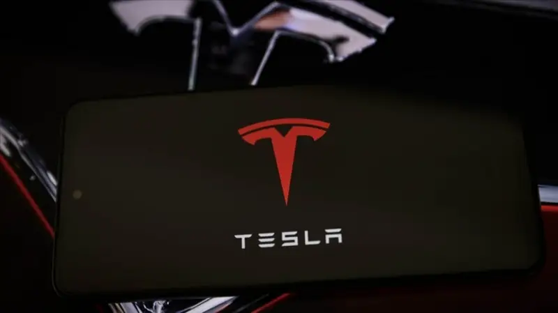 ABD'nin Florida eyaletinde gelişmiş sürücü destek sistemi bulunan Tesla, iki araca çarptı