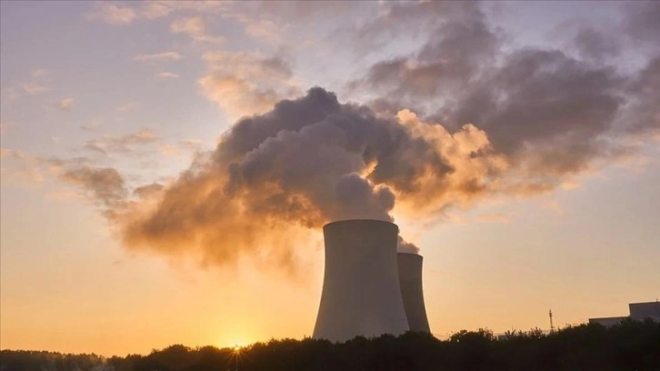 Almanya erke krizini hafifleştirmek düşüncesince dü nükleer santralin ömrünü uzatmayı planlıyor
