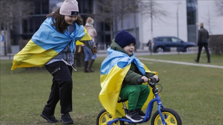 Almanya’da anma etkinliklerinde Ukrayna bayrağını transfer yasağı tartışılıyor