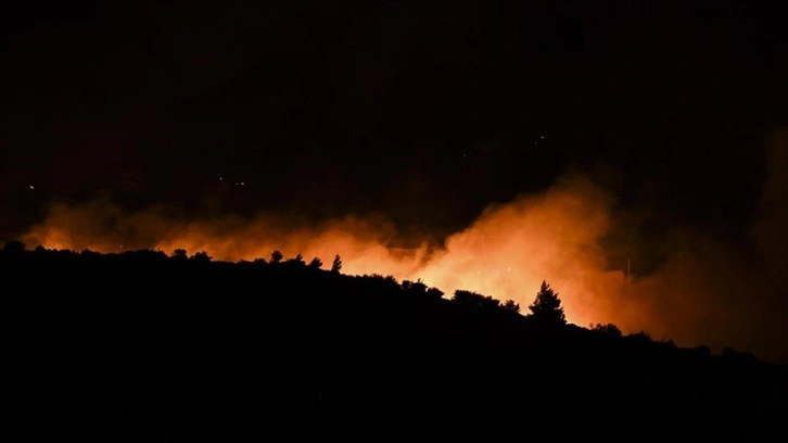Atina civarlarındaki orman yangınında aşırı sayıda ev dokunca gördü
