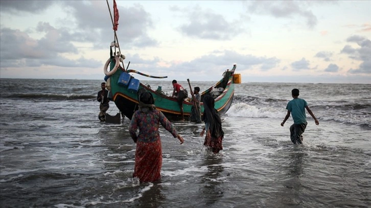 Bangladeş'te bayramda sahile revan yüzlerce Arakanlı sığınmacı gözaltına alındı