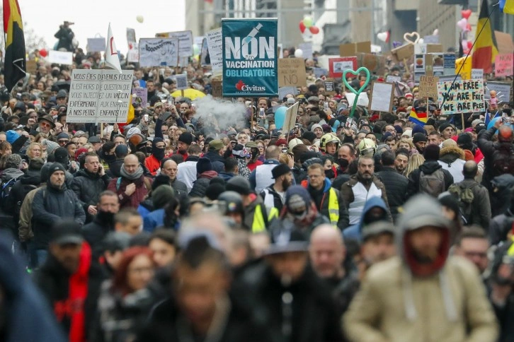 Belçika’da Covid-19 kısıtlamaları protesto edildi: 13 gözaltı