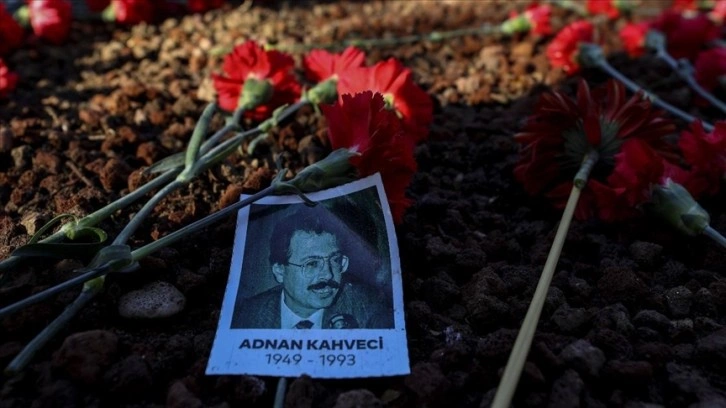 Eski Bakan Adnan Kahveci vefatının 29. senesinde mezarı başlangıcında anıldı