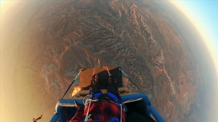 Fransız sportmen Valentin Delluc, Kapadokya’da 2 bin 600 m. yükseklikteki balondan atladı