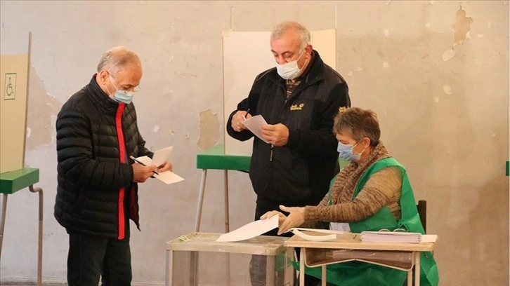 Gürcistan'da el domestik seçim düşüncesince kasa başında
