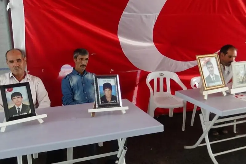 HDP önündeki ailelerin nöbeti 709’uncu gününde devam ediyor