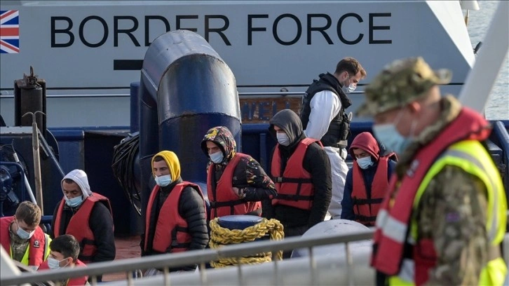 İngiltere ağır aksak göçmenleri adli tetkik olmadan uç dışı etmeyi planlanıyor
