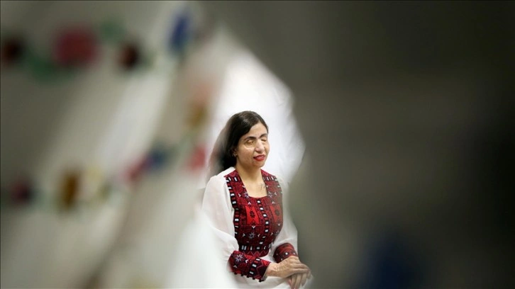 İranlı modacı hamız saldırısına uğrayan hanımları manken kendisine çalıştırıyor