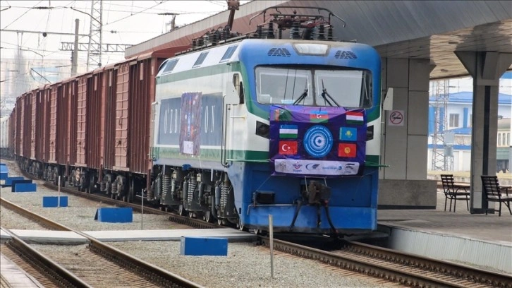 İzmir'den yola çıkan önce kargo treni, İran ve Türkmenistan üstünden Özbekistan'a ulaştı