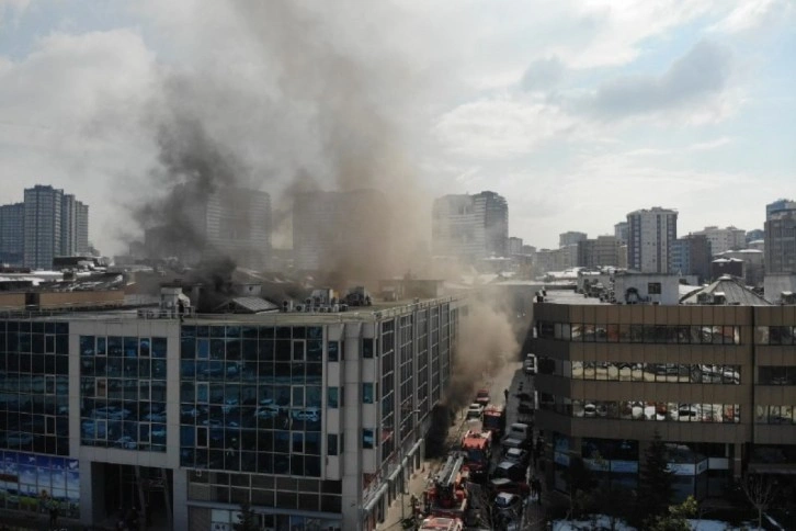 Kadıköy’de, plazada korkutan yangın