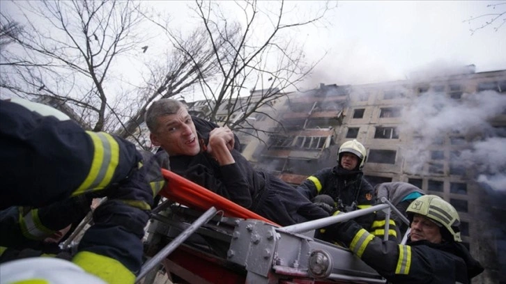 Kiev'de ferde mermisinin 9 bükülmüş apartmana sadme etmesi kararı 2 sivil polis polis öldü