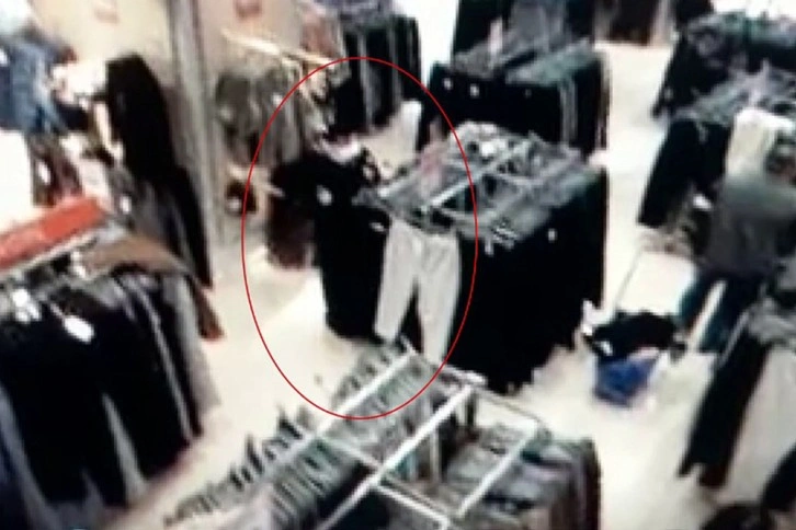 Mağazada müşterinin çantasından para çalan hırsız, aynı işyerindeki güvenlik görevlisi çıktı