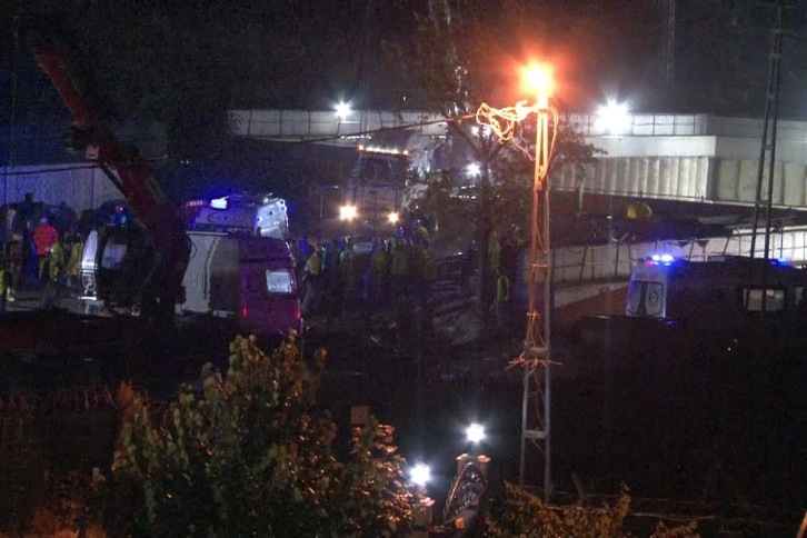Metro şantiyesinde işçileri tünele indiren vincin halatı koptu: 3 işçi yaralı
