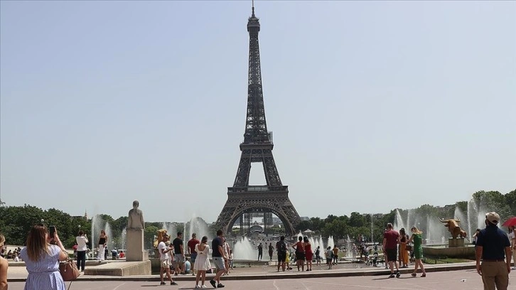Paris çağ zarfında araç trafiğine kapatıldı