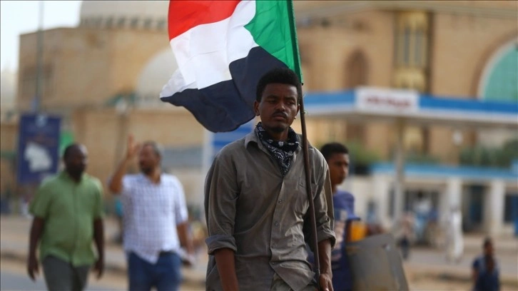 Sudan'da dünkü intikal devri düşüncesince asker ve siviller ortada 