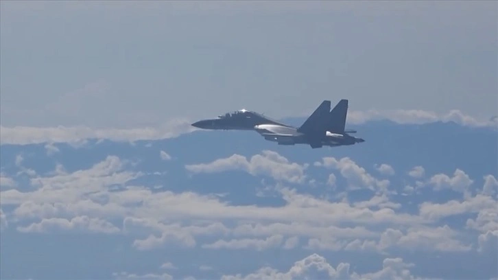 Tayvan: Ada etrafında Çin'e ilişik 42 harp uçağı, 1 askeri dron ve 9 sefine görüldü