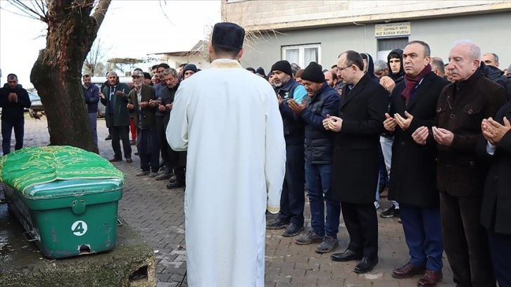 Ticaret Bakanı Muş, Kilis'te depremde yaşamını kaybedenlerin cenaze törenine katıldı
