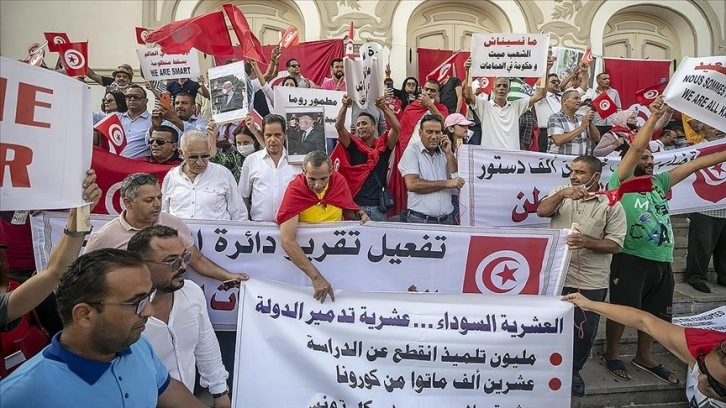 Tunus’ta Cumhurbaşkanı Kays Said’e dayanaklık etmek gösterisi