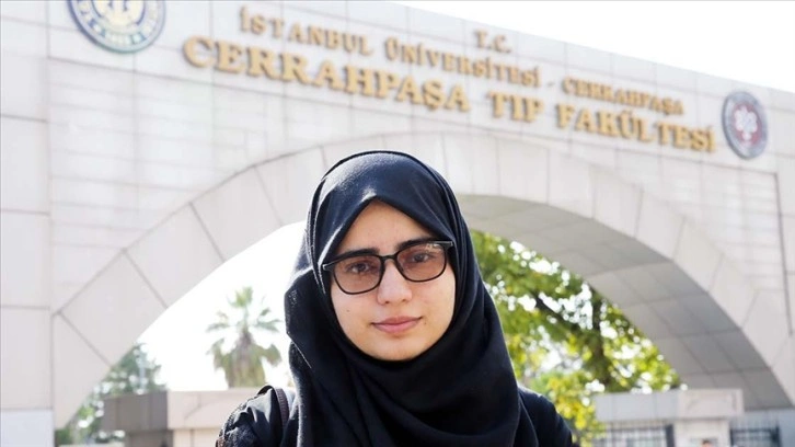 Türkiye'de tababet eğitimi görecek Afgan kız öğrencinin düşsel gelecekte ülkesine görev etmek
