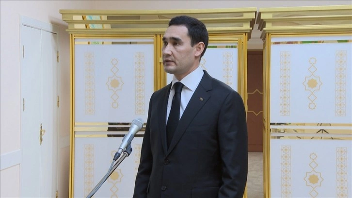 Türkmenistan’ın toy talih başkanı Serdar Berdimuhamedov yemin ederek göreve başladı