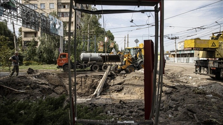 Ukrayna'da Donbas cephesine andıran Slavyansk şehri Rus güçlerince vuruldu