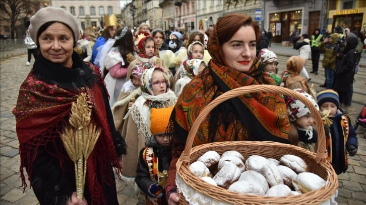 Ukrayna'da muharebeye karşın Ortodoksların Noel Bayramı kutlamaları başladı
