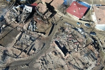 15 evin yandığı köyden geriye enkaz kaldı