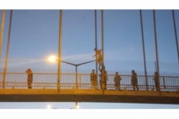 17 yaşındaki genç sevgilisi terk ettiği için otoyol köprüsünden atladı