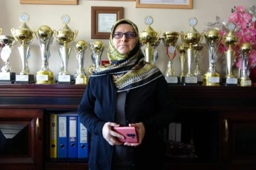 28 Şubat mağduru Ayten Hoca, Yüksekova'nın en başarılı müdiresi oldu