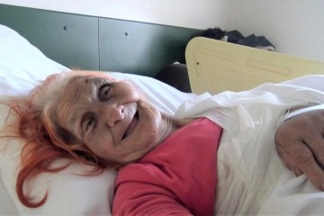 5 gün sonra İHA muhabirinin bulduğu yaşlı kadın yaşama tutunmaya çalışıyor