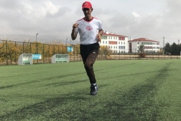 58 yaşındaki muhtar gençlere taş çıkartıyor, günde 20 kilometre koşuyor