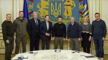 ABD'li senatörler Kiev'i görüşme etti