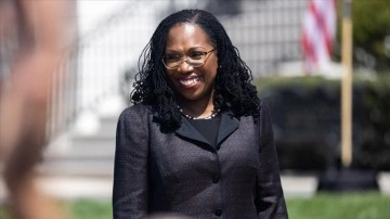 ABD'nin geçmiş eş Yüksek Mahkeme Yargıcı Brown-Jackson görevine başladı