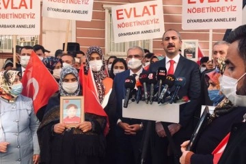 Adalet Bakanı Abdulhamit Gül, Diyarbakır annelerini ziyaret etti