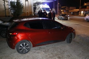 Adana’da seyir halindeki otomobile çapraz ateş açıldı: 1 ölü, 1 yaralı