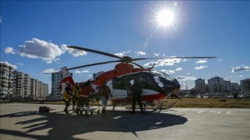 Adıyaman'dan 2 buğulu hastalanmış ambulans helikopterle Diyarbakır'a getirildi