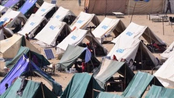 AFAD, kurduğu çadırlarla Pakistanlı selzedelere saye oldu