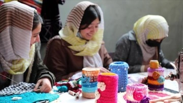 Afgan hanımlar hemcinslerine iş imkanı sağlayarak imge oluyor