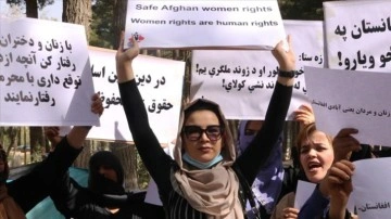 Afgan hanımlar kısıtlanan terbiye bilimi bilimi ve düzentileme hakları düşüncesince Kabil’de protesto düzenledi