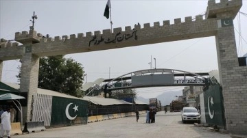 Afganistan ile Pakistan arasındaki Torkham Sınır Kapısı baştan açıldı