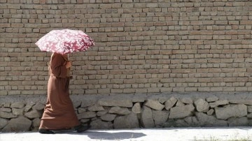 Afganistan'da Taliban hanımlara müteveccih birtakım engellemeler getirdi