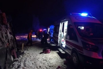 Afyonkarahisar'da yolcu otobüsü devrildi: 6 yaralandı