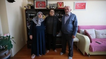 Aile ve Sosyal Hizmetler Bakanı Yanık, 15 Temmuz şehidi Özgür Gençer'in annesini ziyaret etti
