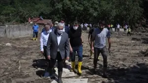 AK Parti Genel Başkanvekili Yıldırım, sel bölgesi Bozkurt'ta incelemelerde bulundu