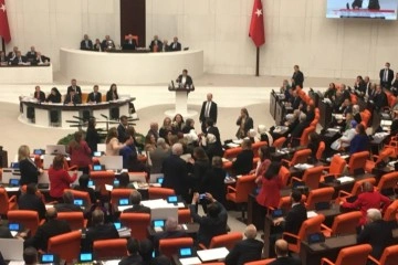 AK Parti'li ve CHP'li kadın milletvekilleri yüz yüze geldi