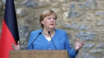Almanya'da Başbakan Merkel'den toy hükümet kurulana denli görevde kalması istendi