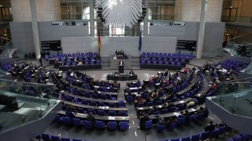 Almanya'da Federal Meclis'te toy Kovid-19 önlemleri onama edildi